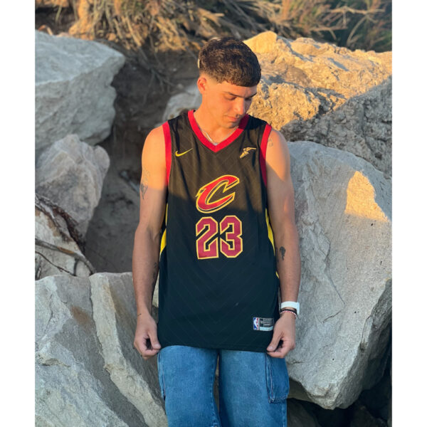 Camiseta Cleveland Cavaliers // Nº23 James